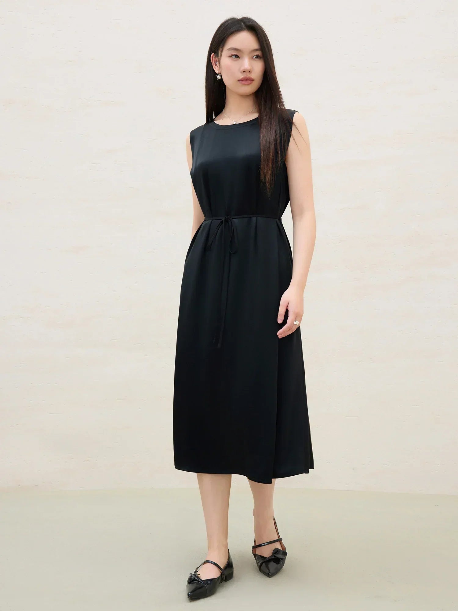 Vestido Longo Preto de Acetato: Elegância e Versatilidade com a Rario10