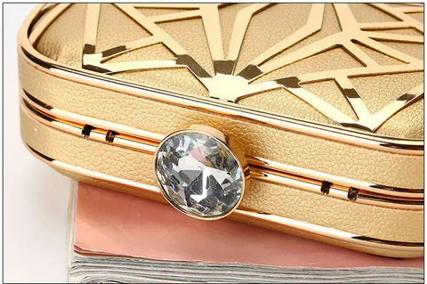 https://rario10.com.br/products/bolsa-clutch-millena-dourada