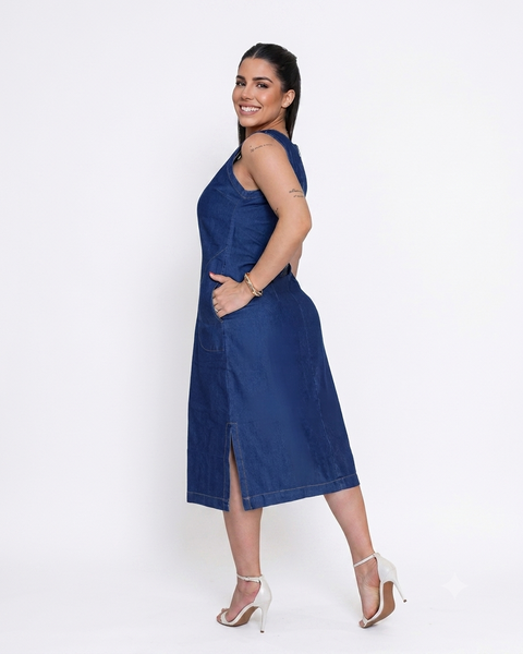 Vestido Jeans Midi Regata com Fenda, Bolsos e Zíper nas Costas