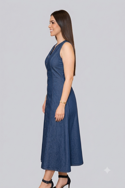Vestido Midi Sem Mangas Jeans Com Bolsos Laterais e Botões