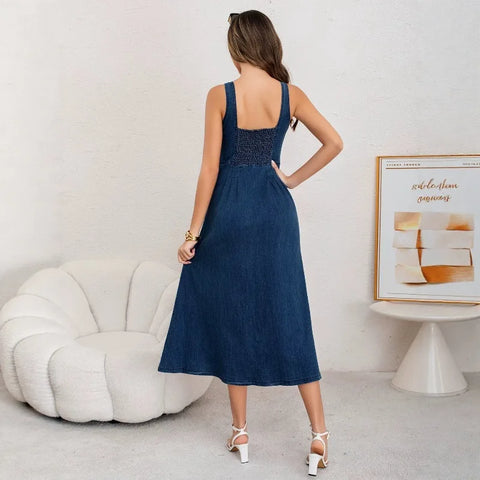 Vestido Feminino Estilo Regata em Jeans com Decote Quadrado e Modelagem Solta