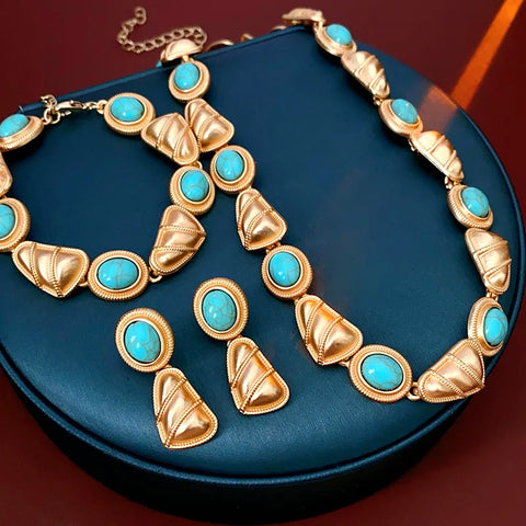 Conjunto Turquesa Imperial Rario10 – Elegância em Dourado & Azul-Céu