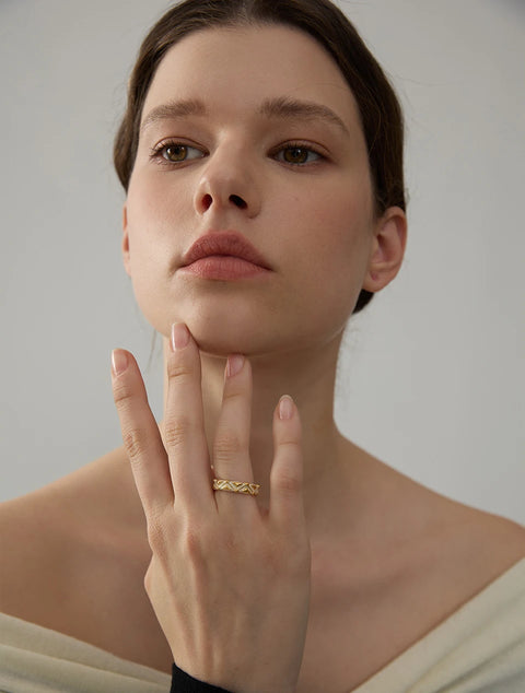 https://rario10.com.br/products/anel-branco-esmaltado-em-aco-inoxidavel-dourado?_pos=1&_sid=b6428fb2c&_ss=r