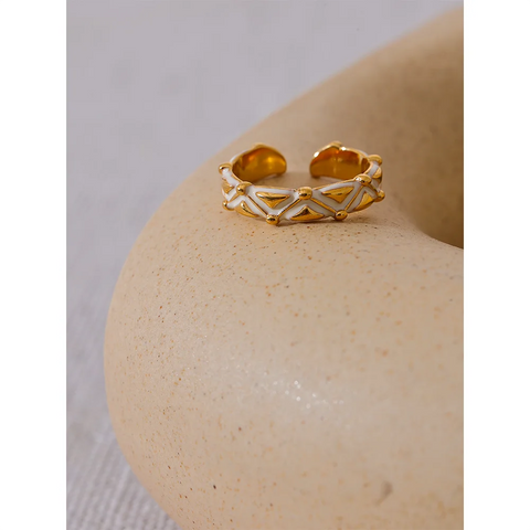 https://rario10.com.br/products/anel-branco-esmaltado-em-aco-inoxidavel-dourado?_pos=1&_sid=b6428fb2c&_ss=r