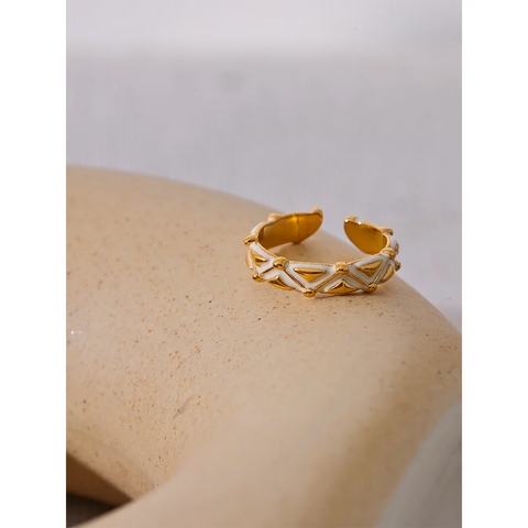 https://rario10.com.br/products/anel-branco-esmaltado-em-aco-inoxidavel-dourado?_pos=1&_sid=b6428fb2c&_ss=r
