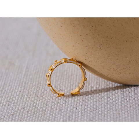 https://rario10.com.br/products/anel-branco-esmaltado-em-aco-inoxidavel-dourado?_pos=1&_sid=b6428fb2c&_ss=r