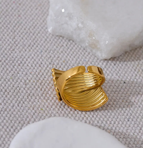 https://rario10.com.br/products/anel-geometrico-dourado-18k-banhado-a-ouro?_pos=1&_sid=8e0bfb719&_ss=r