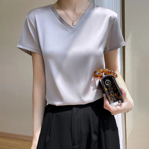 https://rario10.com.br/products/camisetas-femininas-basicas-solidas-gola-v?_pos=1&_sid=2eb4ef826&_ss=r