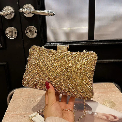 https://rario10.com.br/products/bolsa-clutch-luxo-dourada-e-prata?_pos=1&_sid=392950984&_ss=r&variant=41900621332570