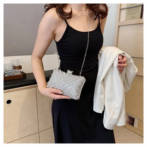 https://rario10.com.br/products/bolsa-clutch-luxo-dourada-e-prata?_pos=1&_sid=392950984&_ss=r&variant=41900621332570