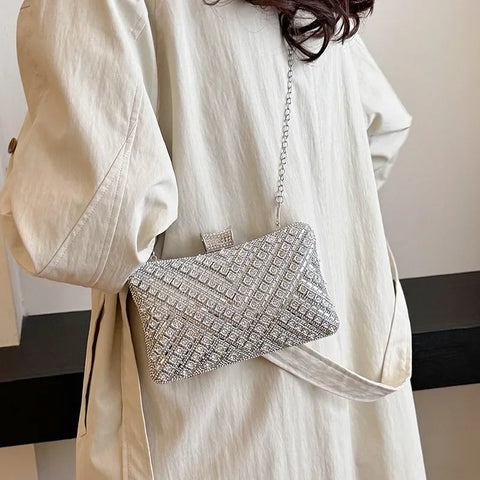 https://rario10.com.br/products/bolsa-clutch-luxo-dourada-e-prata?_pos=1&_sid=392950984&_ss=r&variant=41900621332570