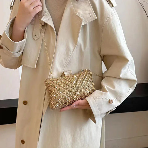 https://rario10.com.br/products/bolsa-clutch-luxo-dourada-e-prata?_pos=1&_sid=392950984&_ss=r&variant=41900621332570