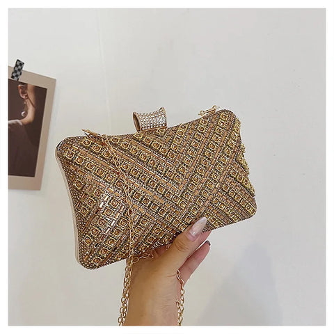 https://rario10.com.br/products/bolsa-clutch-luxo-dourada-e-prata?_pos=1&_sid=392950984&_ss=r&variant=41900621332570