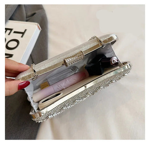 https://rario10.com.br/products/bolsa-clutch-luxo-dourada-e-prata?_pos=1&_sid=392950984&_ss=r&variant=41900621332570