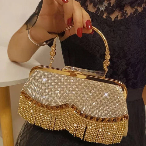 https://rario10.com.br/products/bolsa-clutch-micangas?_pos=1&_sid=eabeaa703&_ss=r