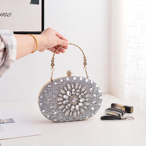 https://rario10.com.br/products/bolsa-clutch-redonda-dourada-de-luxo-com-diamantes?_pos=1&_sid=b9355f31d&_ss=r&variant=41901961609306