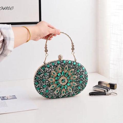 https://rario10.com.br/products/bolsa-clutch-redonda-dourada-de-luxo-com-diamantes?_pos=1&_sid=b9355f31d&_ss=r&variant=41901961609306