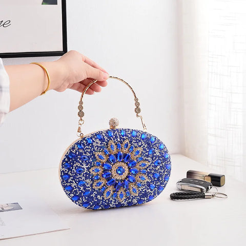 https://rario10.com.br/products/bolsa-clutch-redonda-dourada-de-luxo-com-diamantes?_pos=1&_sid=b9355f31d&_ss=r&variant=41901961609306