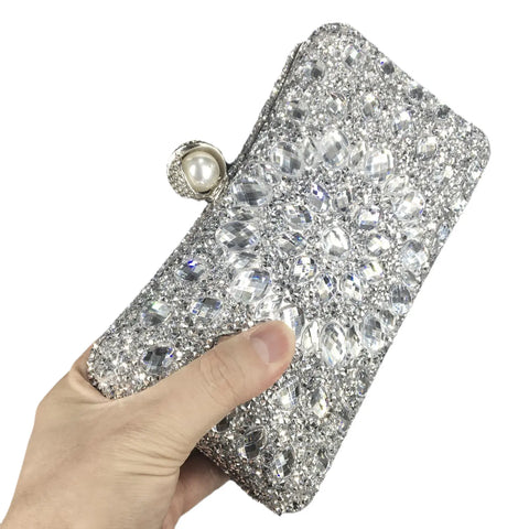 https://rario10.com.br/products/bolsas-e-clutches-femininas-douradas-com-fecho-de-perola-sintetica?_pos=1&_sid=d15e5f986&_ss=r&variant=41905656463450