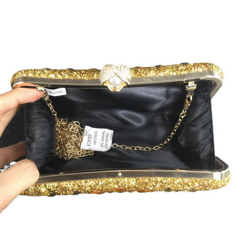 https://rario10.com.br/products/bolsas-e-clutches-femininas-douradas-com-fecho-de-perola-sintetica?_pos=1&_sid=d15e5f986&_ss=r&variant=41905656463450