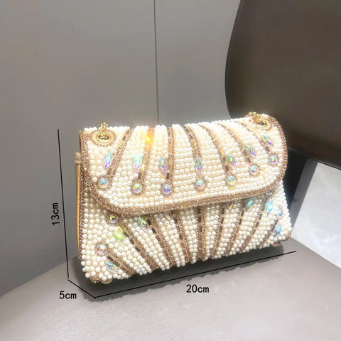 https://rario10.com.br/products/bolsa-clutch-com-cristais-brilhantes?_pos=1&_sid=13c2314f5&_ss=r