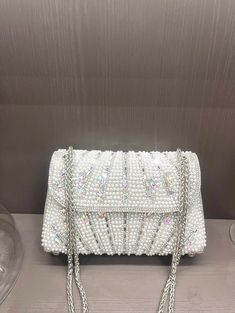 https://rario10.com.br/products/bolsa-clutch-com-cristais-brilhantes?_pos=1&_sid=13c2314f5&_ss=r