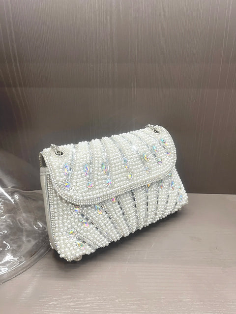 https://rario10.com.br/products/bolsa-clutch-com-cristais-brilhantes?_pos=1&_sid=13c2314f5&_ss=r