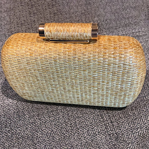 https://rario10.com.br/products/bolsa-de-mao-em-palha-feminina?_pos=1&_sid=0f95bbee0&_ss=r