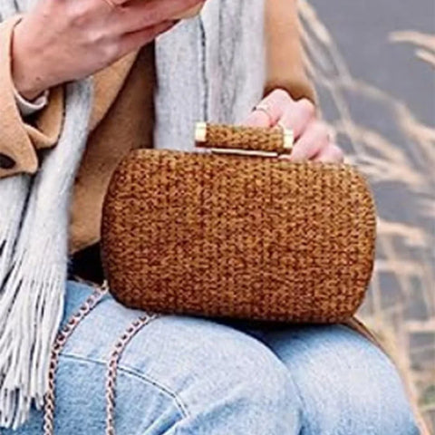 https://rario10.com.br/products/bolsa-de-mao-em-palha-feminina?_pos=1&_sid=0f95bbee0&_ss=r