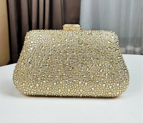 https://rario10.com.br/products/bolsa-feminina-luna-serene?_pos=1&_sid=c0a4415a3&_ss=r