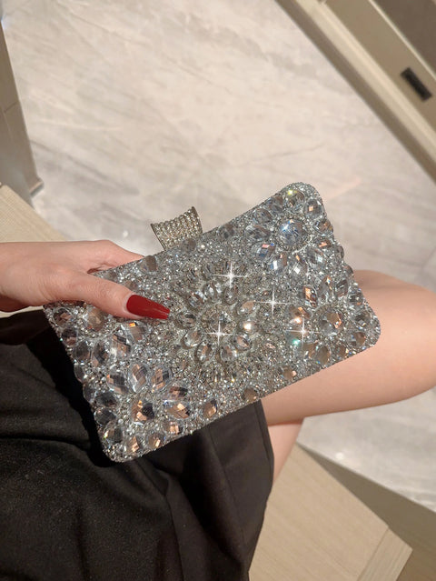 https://rario10.com.br/products/bolsa-clutch-com-brilhante-cara-willow