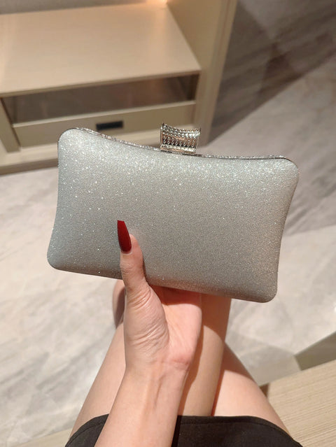 https://rario10.com.br/products/bolsa-clutch-com-brilhante-cara-willow