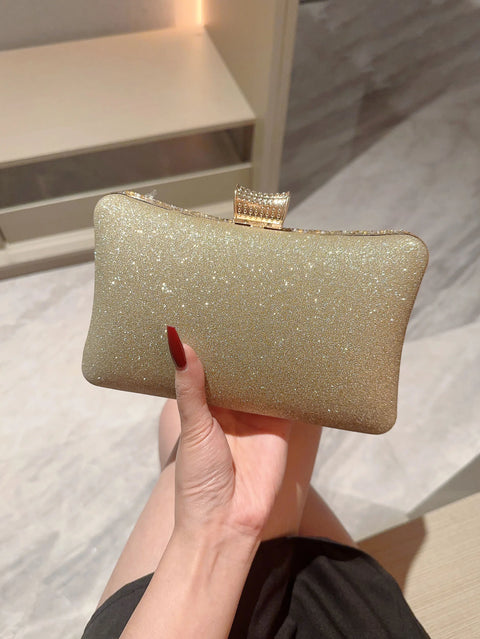 https://rario10.com.br/products/bolsa-clutch-com-brilhante-cara-willow