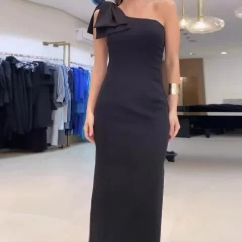 https://rario10.com.br/products/vestido-feminino-sem-mangas-gola-diagonal?variant=41610838081626