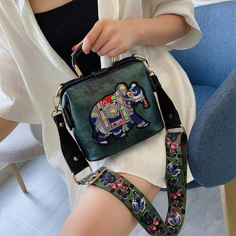 Bolsa Feminina com Exclusivo Bordado em Elefante Mídia - rario10.com.br