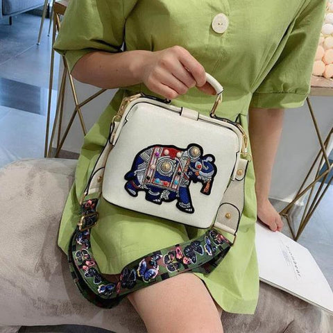 Bolsa Feminina com Exclusivo Bordado em Elefante Mídia - rario10.com.br